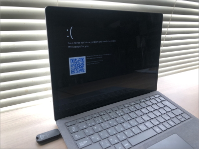 Windows11ブラックスクリーン（黒い画面にQRコード）の画像
