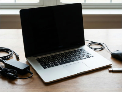 周辺機器を外して放電するイラスト